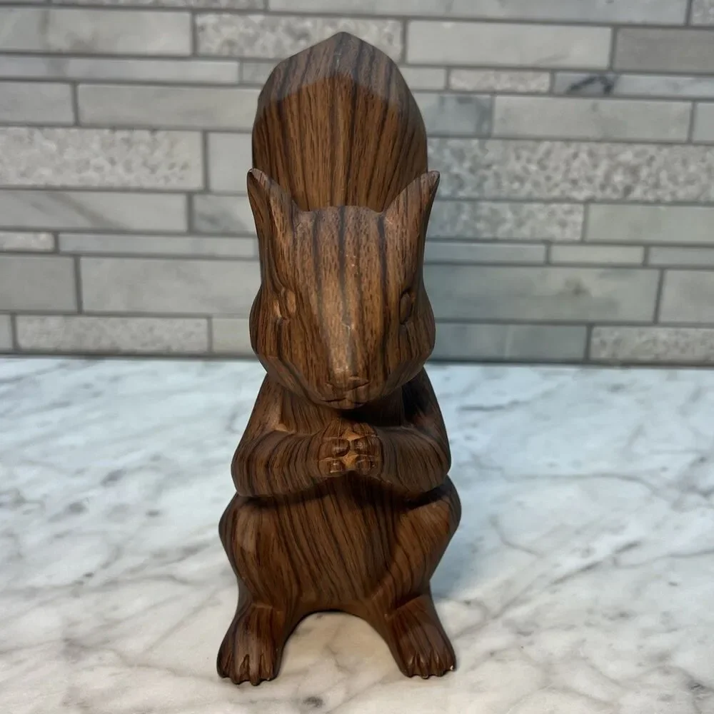 Squirrel Figurine Statue Nature Animal Wildlife Forrest Woods Home Decor (1lb)